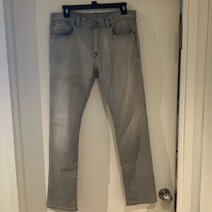 Banana Republic Stone Gray Twill Travelers Jeans
Size 31W - 30L